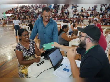 Imagem ilustrativa da imagem Governo de Goiás entrega novos cartões do Aluguel Social em Anápolis