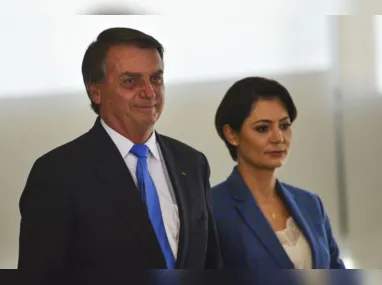 Imagem ilustrativa da imagem Bolsonaro e Michelle receberam pedras preciosas de garimpo ilegal, diz deputada