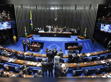 Imagem ilustrativa da imagem Senadores anunciam PEC que proíbe militares da ativa em eleições