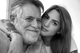 Imagem ilustrativa da imagem José de Abreu posta foto com namorada 50 anos mais nova e é criticado: 'Meu amor e eu'