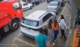 Imagem ilustrativa da imagem Vídeo: homem espanca mulher que se negou a dar esmola