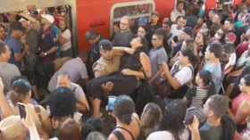 Imagem ilustrativa da imagem Trem descarrila e mulher é socorrida após quase morrer pisoteada