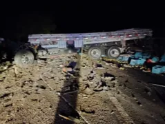 Imagem ilustrativa da imagem Colisão entre um caminhão e um ônibus de turismo mata 24 pessoas