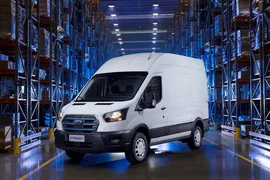 Imagem ilustrativa da imagem Ford E-Transit elétrica começa a ser vendida em março por R$ 542.000