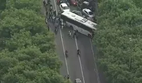 Imagem ilustrativa da imagem Confronto na Av. Brasil termina com nove milicianos presos e seis feridos