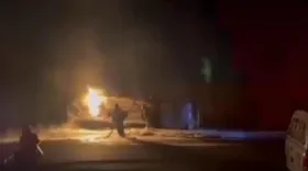 Imagem ilustrativa da imagem Caminhão tanque de combustível tomba e explode, uma pessoa morreu e sete ficaram feridas