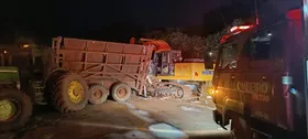 Imagem ilustrativa da imagem Colisão entre caminhão e uma escavadeira mata uma pessoa e deixa cinco feridas