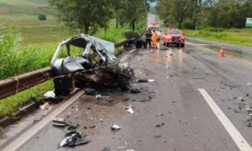 Imagem ilustrativa da imagem Motorista morre após colisão entre carro e carreta na BR-040