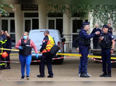 Imagem ilustrativa da imagem Professor é morto em atentado a escola na França
