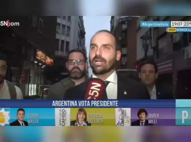 Imagem ilustrativa da imagem Eduardo Bolsonaro é tirado do ar após discurso pró armas em entrevista a Tv Argentina