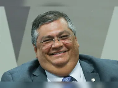 Imagem ilustrativa da imagem Flávio Dino afirma que aceita repatriação de brasileiros caso Portugal devolva Ouro levado do Brasil