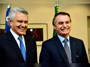 Imagem ilustrativa da imagem Bolsonaro convida Caiado para ir à posse de Milei
