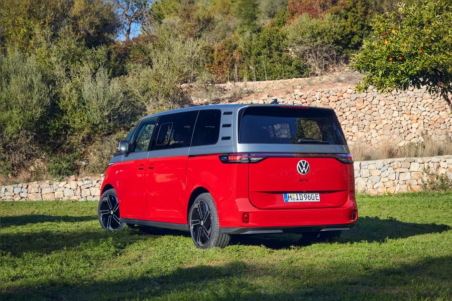 Volkswagen apresenta a Kombi elétrica na versão GTX, a mais potente de todos os tempos