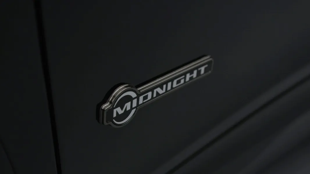 Chevrolet Tracker ganha versões inéditas RS e Midnight