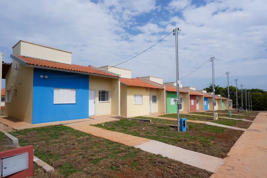 Caiado entrega 28 casas a custo zero em Santo Antônio do Descoberto, no Entorno do DF