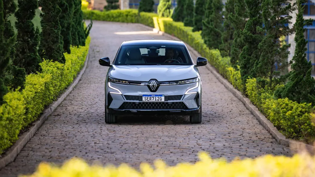 Renault lança o Megane E-Tech 100% elétrico por R$ 279.900