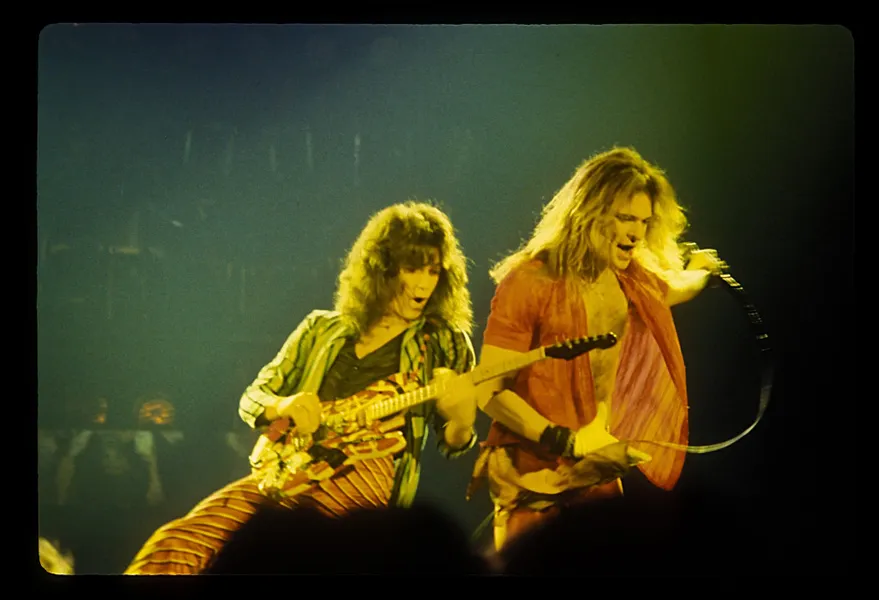 Van Halen: Com Eddie Van Halen, uma potência na história do rock, suas músicas energéticas como "Jump" deixaram uma marca eterna.