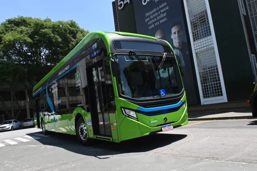 Mercedes-Benz entra na era da eletromobilidade com o chassi de ônibus elétrico eO500U