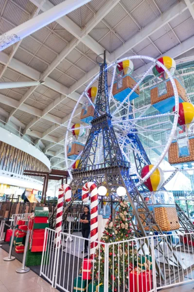 Passeio das Águas está com uma roda gigante dentro do shopping como atração de Natal