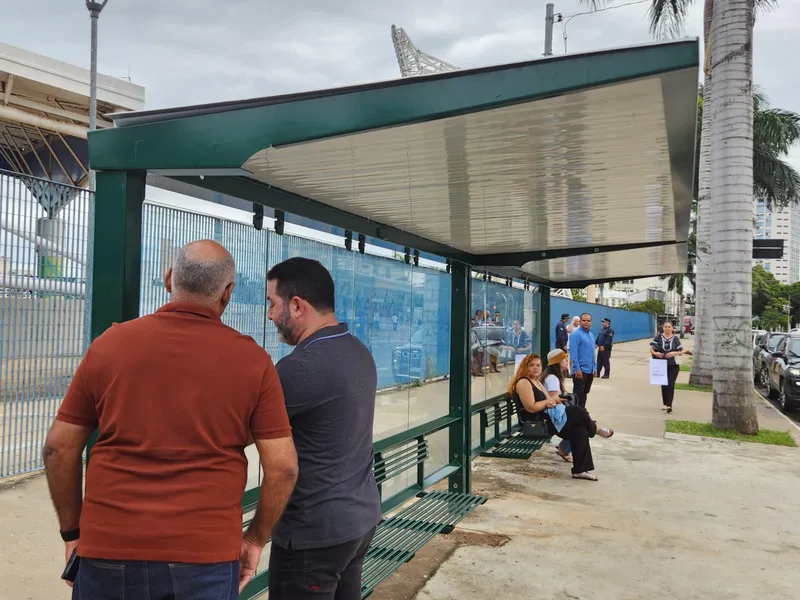 Prefeitura de Goiânia entrega primeiro ponto de ônibus do Programa Centraliza