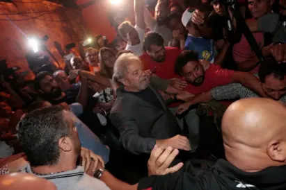 
		Lula: da prisão à presidência com recorde histórico de votos