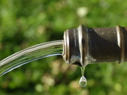 
		Exército interrompe distribuição de água potável por falta de recursos