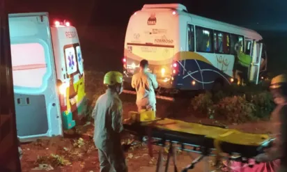 
		Acidente com ônibus que transportava pacientes deixa 16 feridos