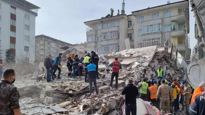 
		Novo terremoto atinge a Turquia e mata uma pessoa