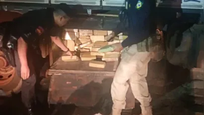 
		Caminhoneiro é preso com cerca de 70kg de drogas na GO-070
