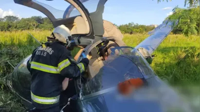 
		Queda de avião de pequeno porte deixa dois feridos em Goiânia