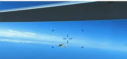 
		Caça russo e drone militar americano se chocam