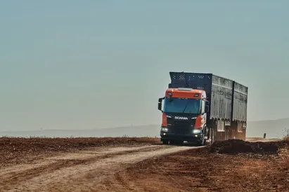 
		Scania mostra nova linha de caminhões P8/Euro 6 na Agrishow 2023