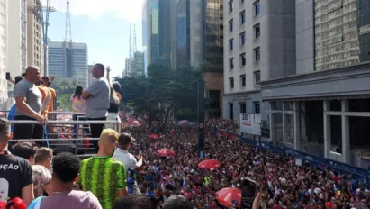 
		A maior do mundo! Parada do Orgulho LGBTI+ reúne milhões na Avenida Paulista