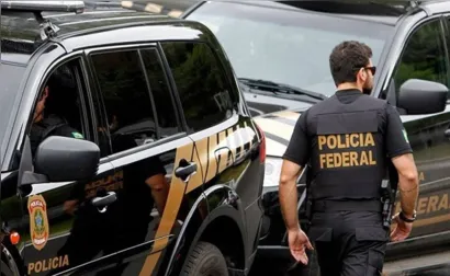 
		Funcionários da ABIN são presos suspeitos de espionagem ilegal de opositores de Bolsonaro
