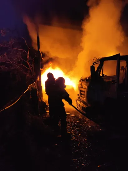 
		Incêndio atinge depósito de materiais recicláveis em Goiânia