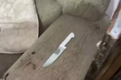 
		CENAS FORTES: pai tenta matar filho a facadas e envia vídeo para ex-mulher