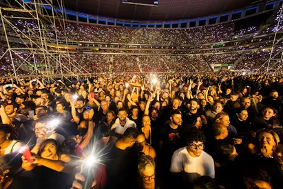 
		Paul McCartney coloca multidão a seus pés em Brasília