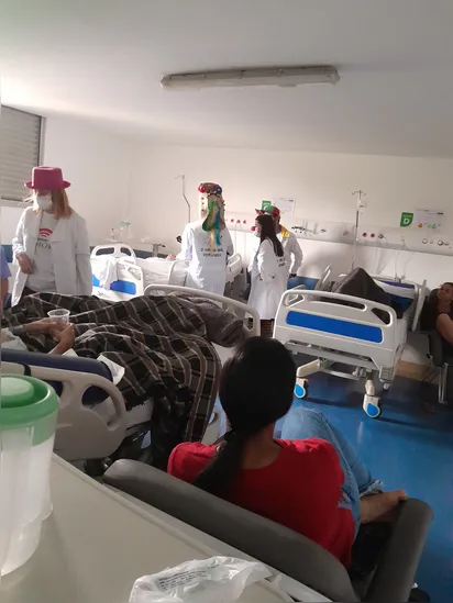 
		Pacientes do Hugo recebem visita do Grupo Alegria