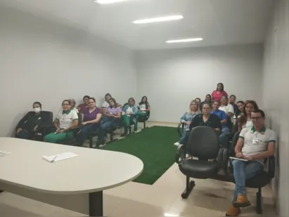 
		Policlínica de Quirinópolis qualifica sobre descarte correto dos resíduos de serviços de saúde