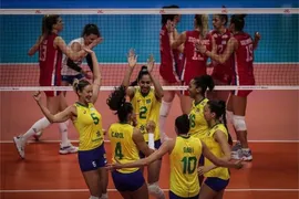 Imagem ilustrativa da imagem Brasil e Sérvia disputam o título do Mundial de vôlei feminino