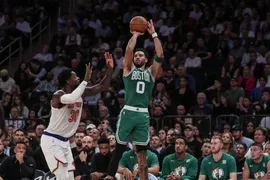Imagem ilustrativa da imagem Boston Celtics quebra recorde de cestas de 3 pontos em triunfo sobre Knicks