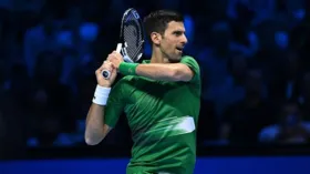 Imagem ilustrativa da imagem Djokovic vence Rublev e garante vaga nas semifinais do ATP Finals