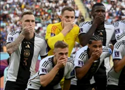 Imagem ilustrativa da imagem PROTESTO SILENCIOSO: Alemanha estrela com mensagem desafiadora para a Fifa