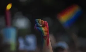 Imagem ilustrativa da imagem Casos de homofobia aumentam 344% em um ano, profissional analisa cenário