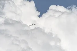 Imagem ilustrativa da imagem Avião cai e piloto morre na zona rural de Marabá Paulista