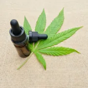 Imagem ilustrativa da imagem Mulher é autorizada a plantar cannabis para uso medicinal