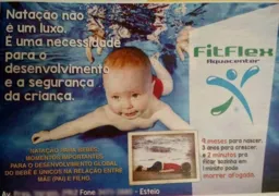 Imagem ilustrativa da imagem Propaganda de escola de natação usa foto de bebê sírio afogado no RS