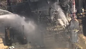 Imagem ilustrativa da imagem Explosão provoca incêndio em refinaria da Petrobras em Pasadena