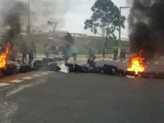 Imagem ilustrativa da imagem Protesto do MTST é furado por caminhoneiros na BR-153 em Aparecida de Goiânia