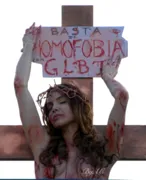 Imagem ilustrativa da imagem Modelo "crucificada" em Parada do Orgulho LGBT é intimada a depor